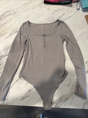 American Eagle Outfitters Gray Ribbed Long-Sleeve Henley Bodysuit